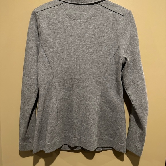 Oui deconstructed gray blazer size 6 mint condition with unfinished seems- EUC! - Picture 2 of 16